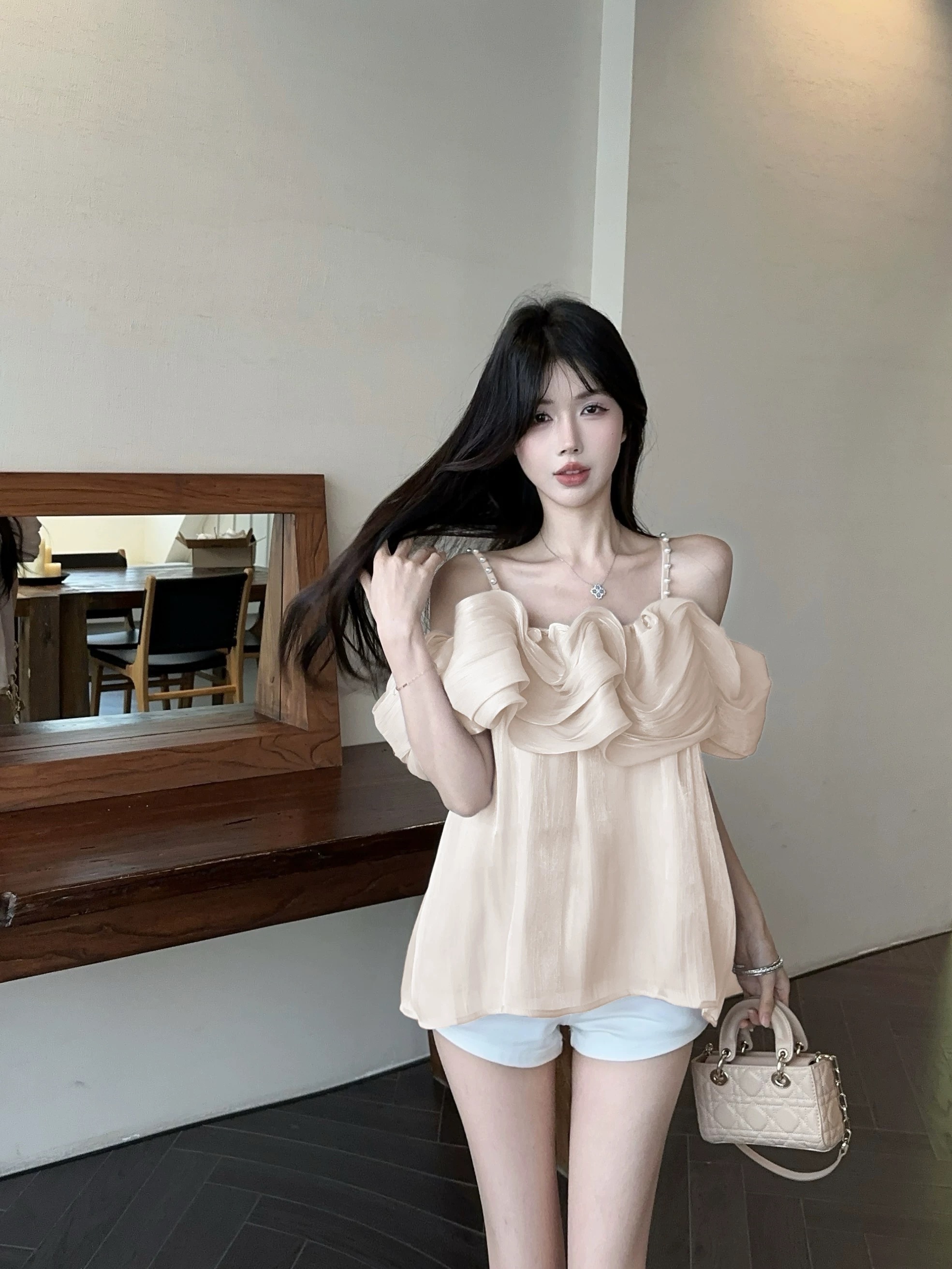 Queen behaviour top CTO977 images